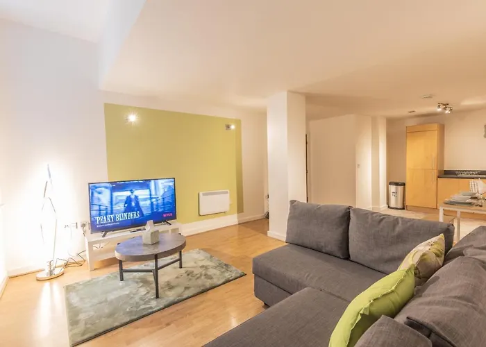 Luxury, 2 Bedroom, 2 Bathroom Apartment In City Centre